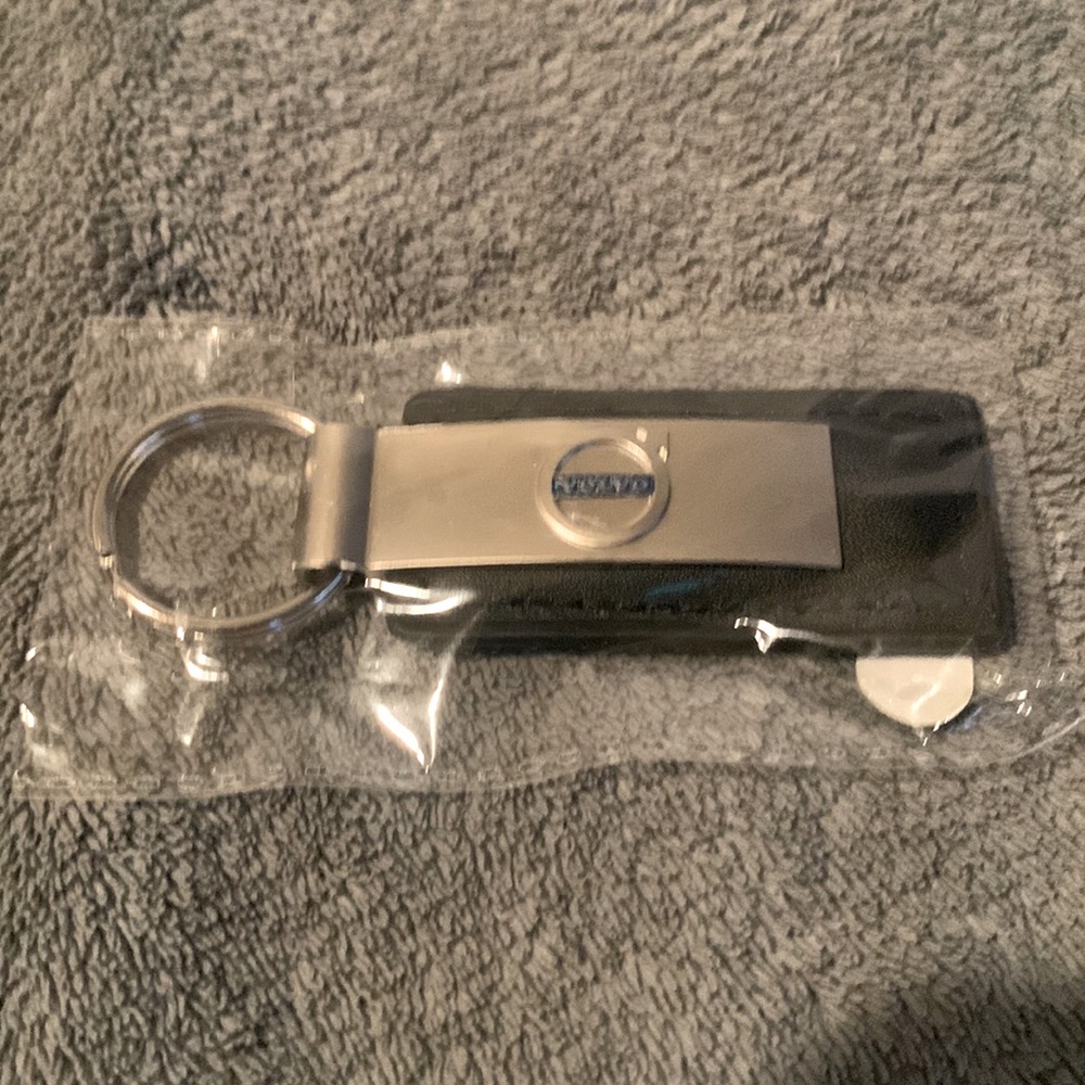 Volvo Manhattan logo black keychain for men and women